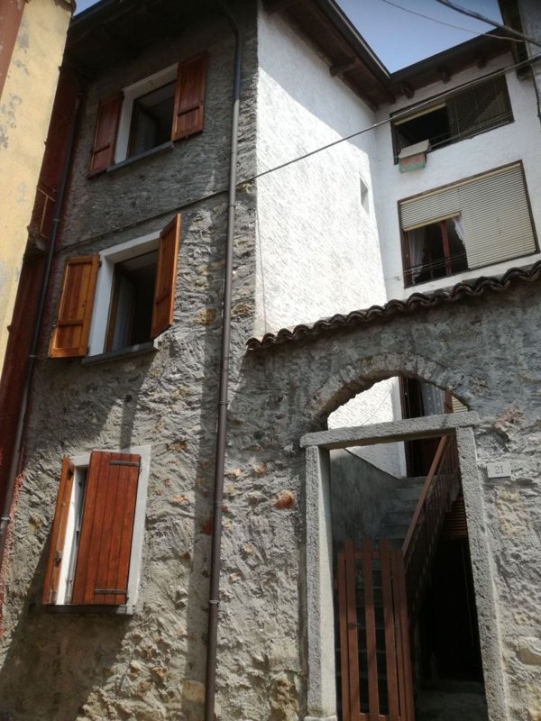 appartamento in vendita ad Esino Lario