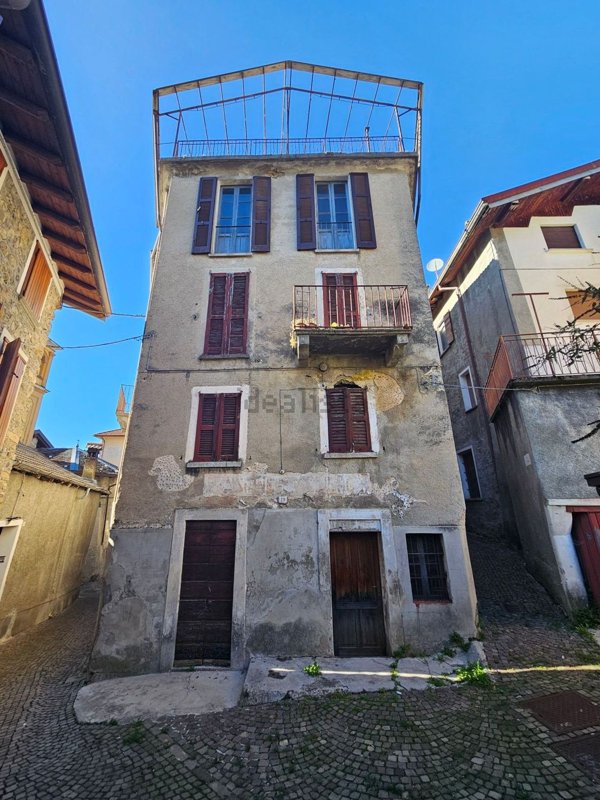 casa semindipendente in vendita ad Esino Lario