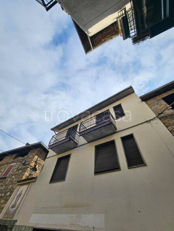 casa indipendente in vendita ad Esino Lario