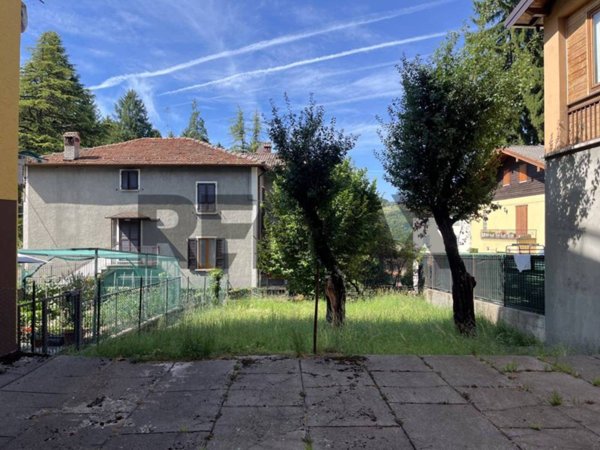 casa indipendente in vendita ad Esino Lario in zona Cainallo