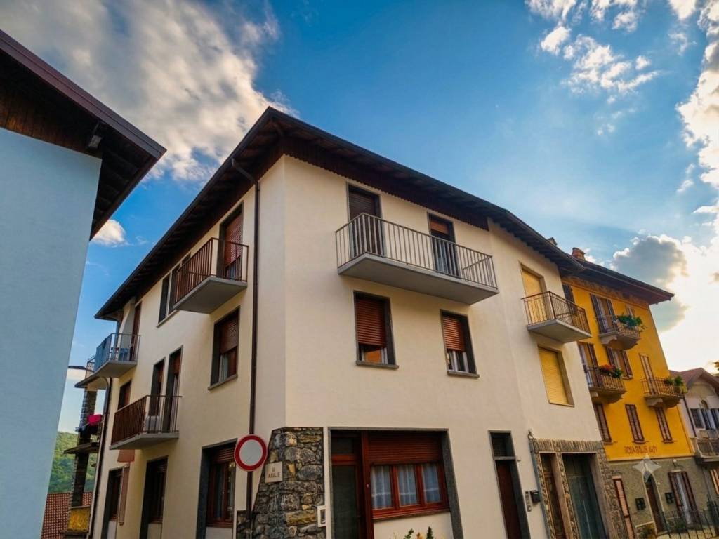 appartamento in vendita ad Esino Lario in zona Cainallo