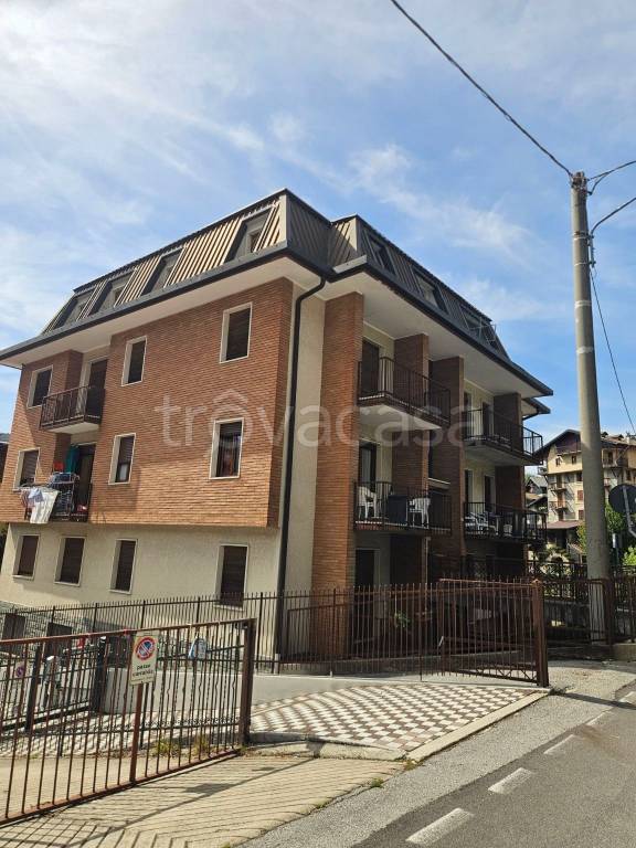 appartamento in vendita ad Esino Lario in zona Cainallo