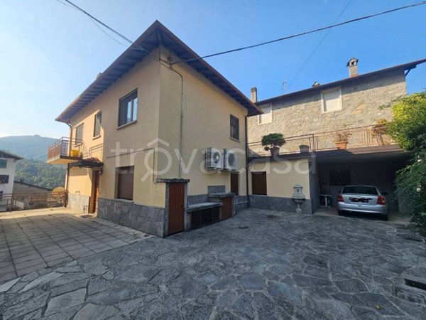 appartamento in vendita ad Esino Lario in zona Cainallo