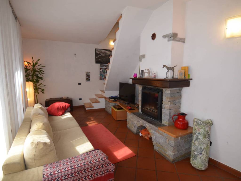 casa indipendente in vendita a Galbiate in zona Sala al Barro