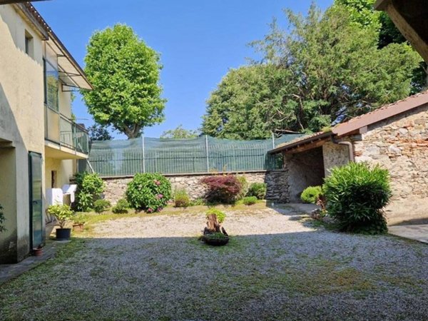 casa indipendente in vendita a Galbiate in zona Bartesate
