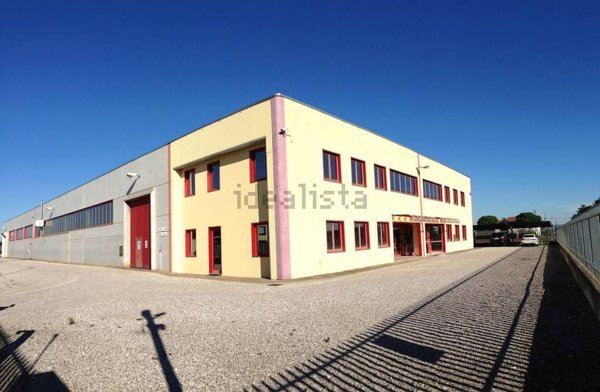 capannone in vendita a Galbiate in zona Sala al Barro