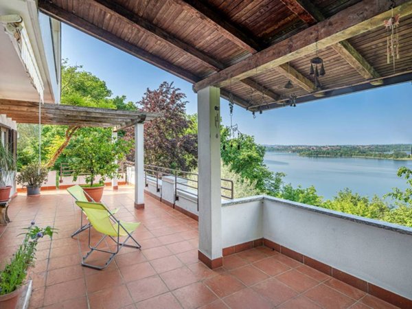 casa indipendente in vendita a Galbiate in zona Sala al Barro