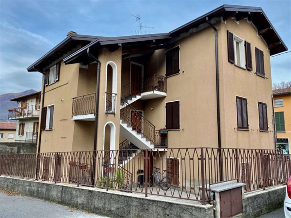 appartamento in vendita a Galbiate in zona Sala al Barro