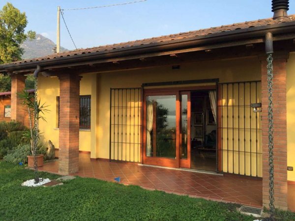 casa indipendente in vendita a Galbiate in zona Sala al Barro