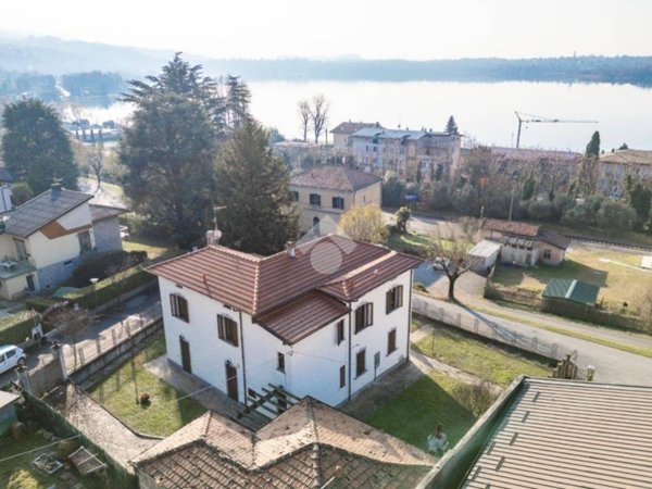 casa indipendente in vendita a Galbiate in zona Sala al Barro