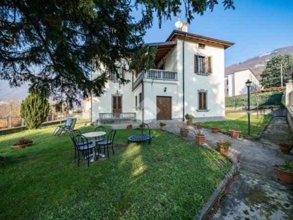 casa indipendente in vendita a Galbiate in zona Sala al Barro