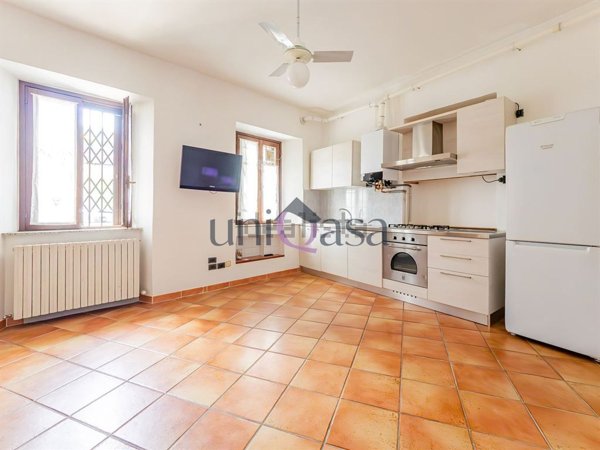 appartamento in vendita a Galbiate in zona Sala al Barro