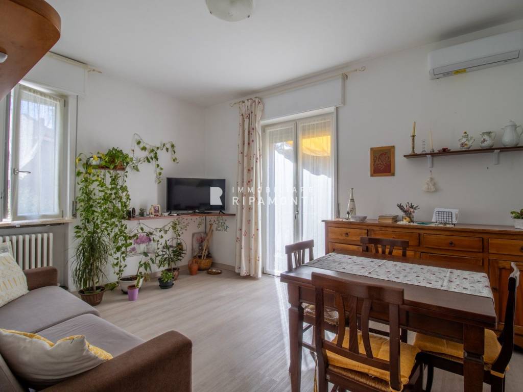 appartamento in vendita a Galbiate in zona Sala al Barro