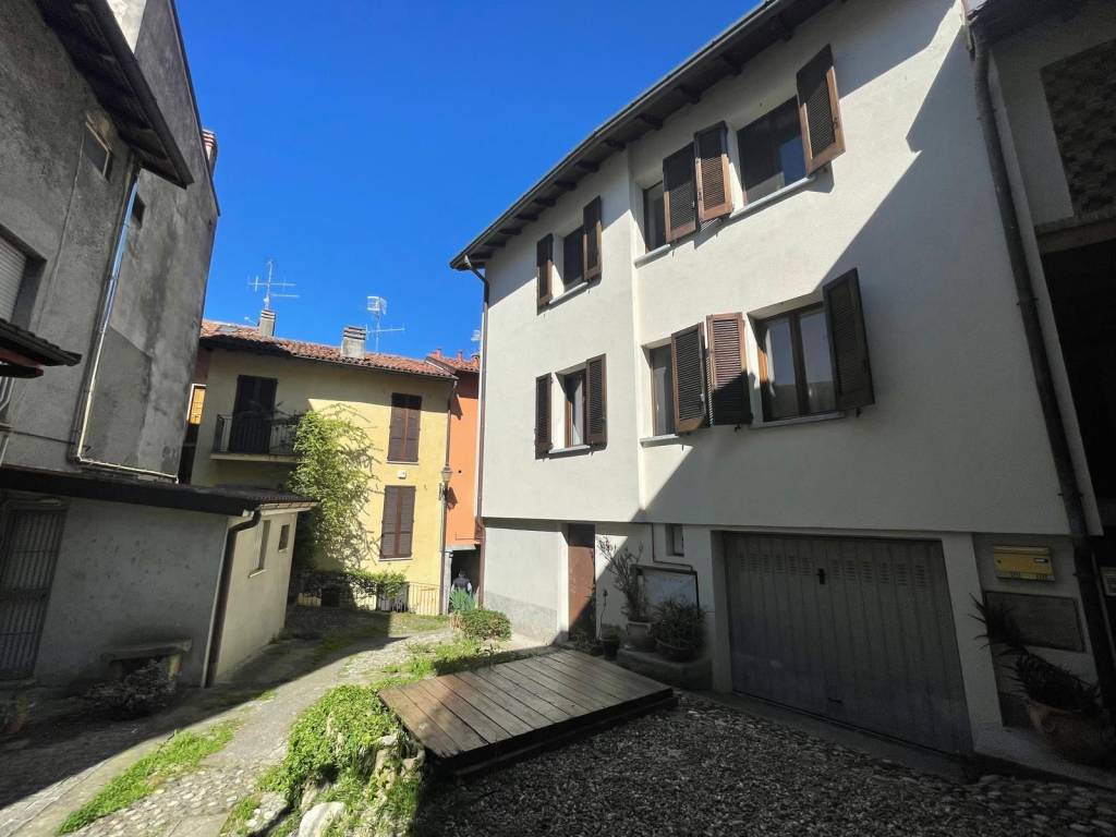 casa indipendente in vendita a Galbiate in zona Sala al Barro