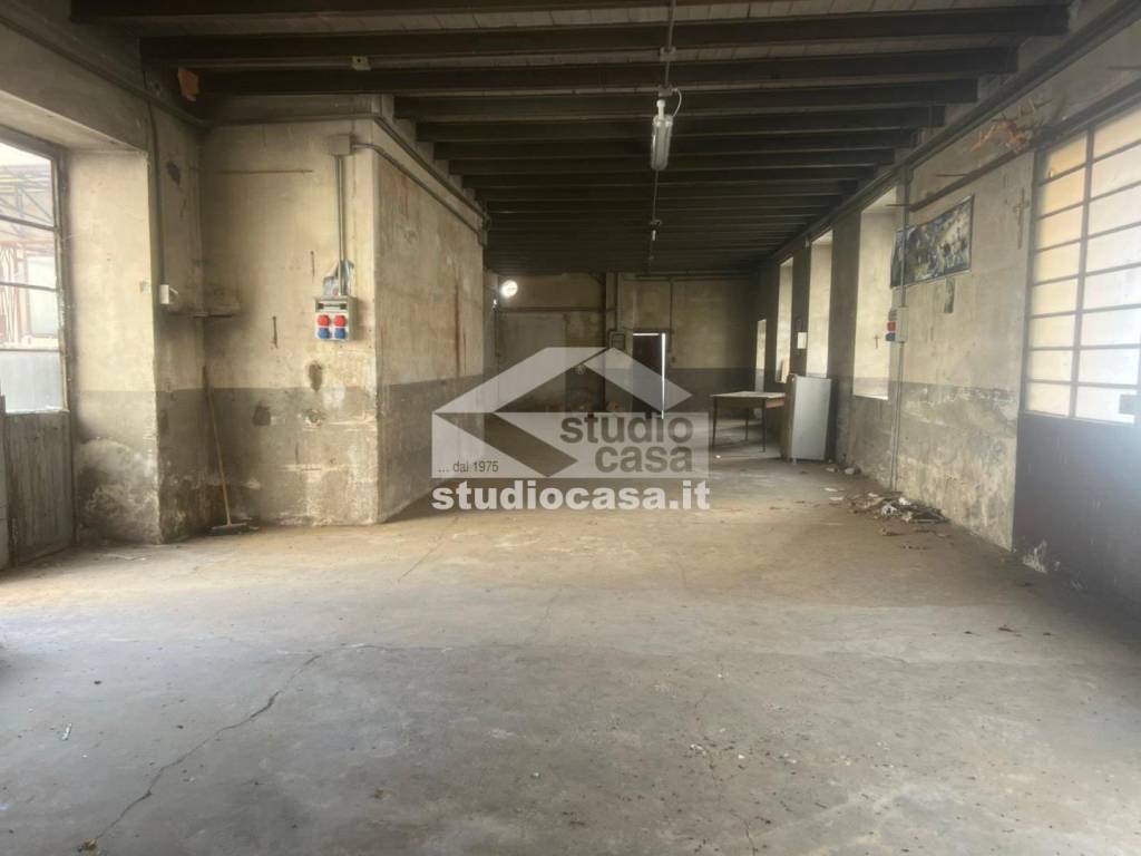 negozio in vendita a Galbiate