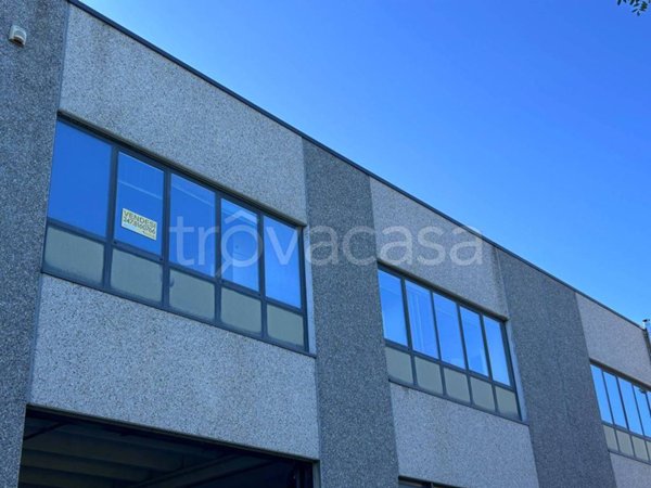 locale commerciale in vendita a Galbiate in zona Sala al Barro