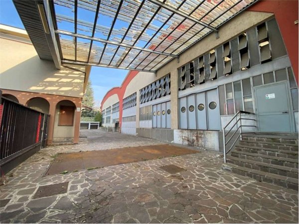 capannone in vendita a Galbiate in zona Sala al Barro