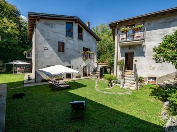 casa indipendente in vendita a Galbiate in zona Sala al Barro