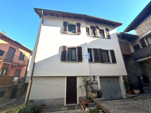 casa indipendente in vendita a Galbiate in zona Sala al Barro