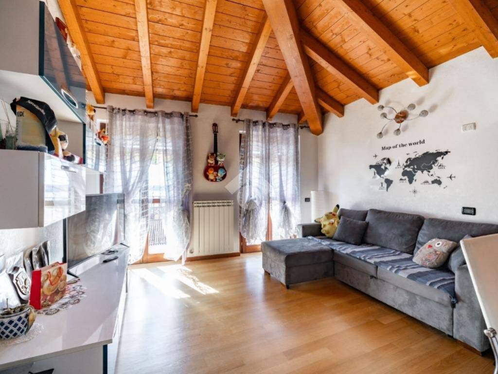 appartamento in vendita a Galbiate in zona Sala al Barro