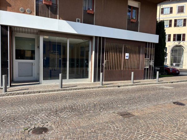 locale commerciale in vendita a Galbiate