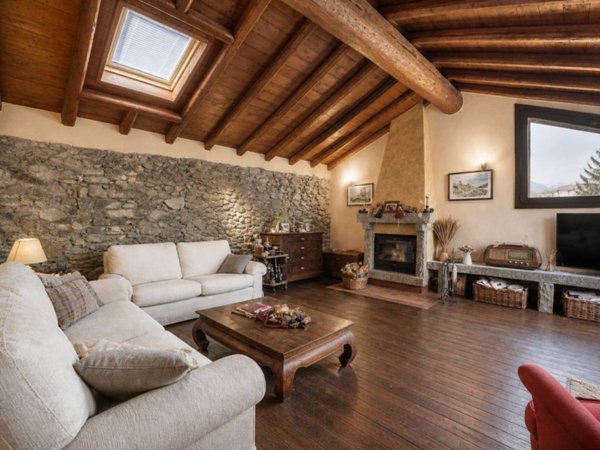 casa indipendente in vendita a Galbiate in zona Prepaido