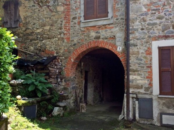 rudere in vendita a Galbiate in zona Bartesate