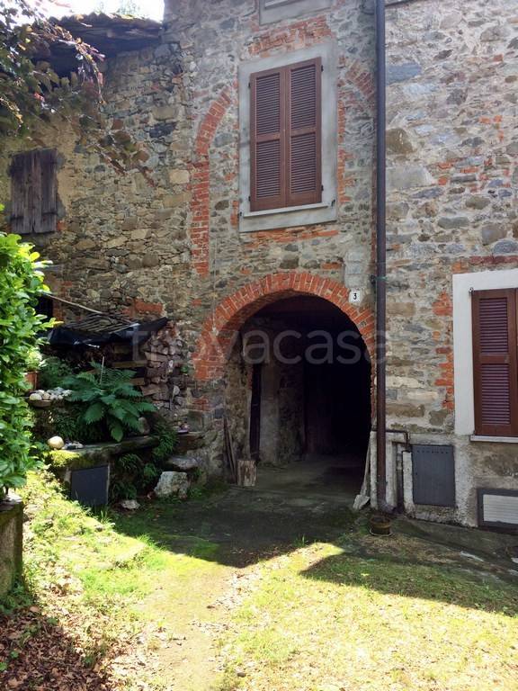 casale in vendita a Galbiate in zona Bartesate