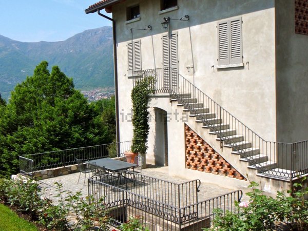 casa indipendente in vendita a Galbiate in zona Roncate