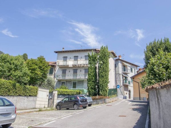 casa indipendente in vendita a Galbiate in zona Solaro