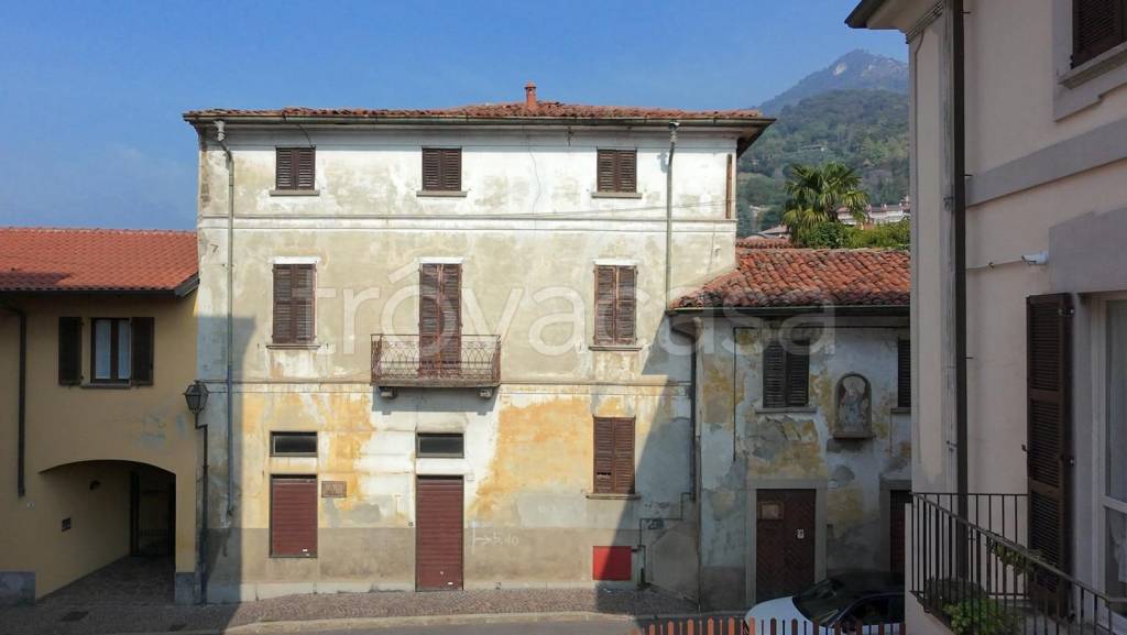 appartamento in vendita a Galbiate in zona Solaro