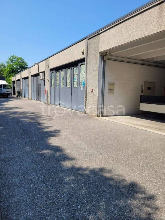 locale commerciale in vendita a Galbiate
