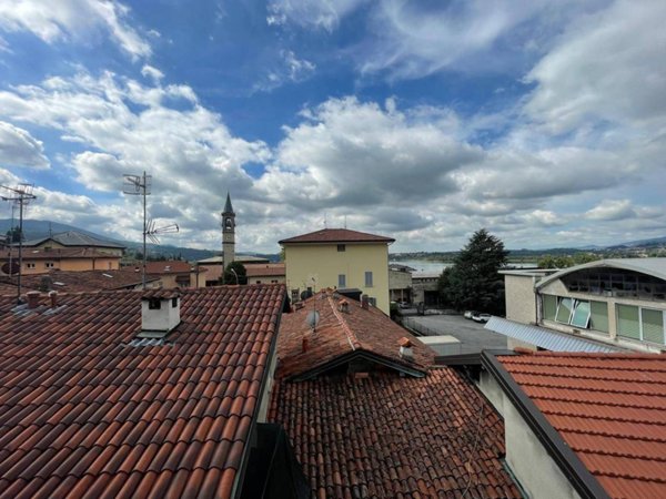 casa indipendente in vendita a Galbiate in zona Sala al Barro