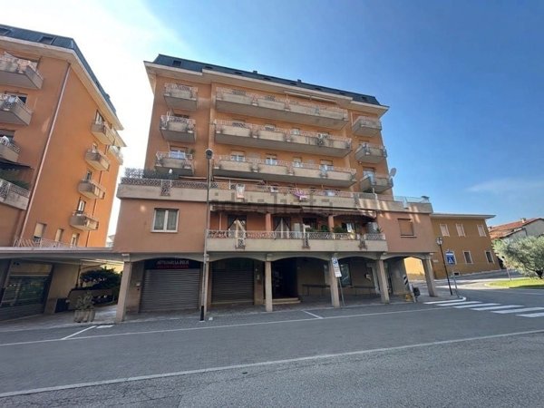 appartamento in vendita a Galbiate in zona Solaro