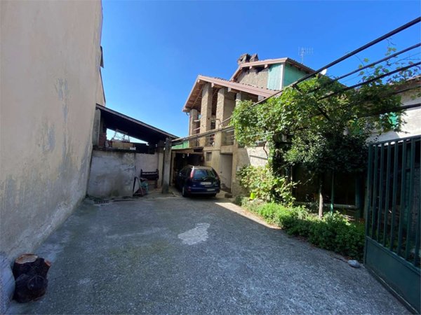 casa indipendente in vendita a Galbiate in zona Sala al Barro
