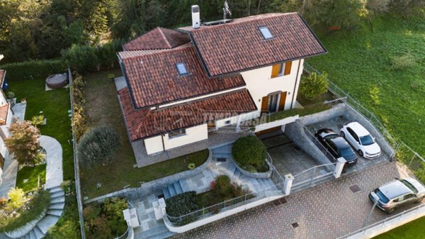 casa indipendente in vendita a Garbagnate Monastero