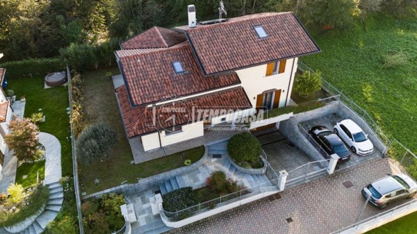 casa indipendente in vendita a Garbagnate Monastero