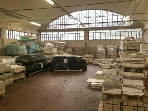 locale commerciale in vendita a Garbagnate Monastero