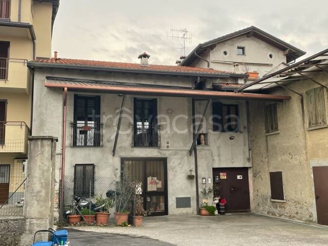 negozio in vendita a Garbagnate Monastero