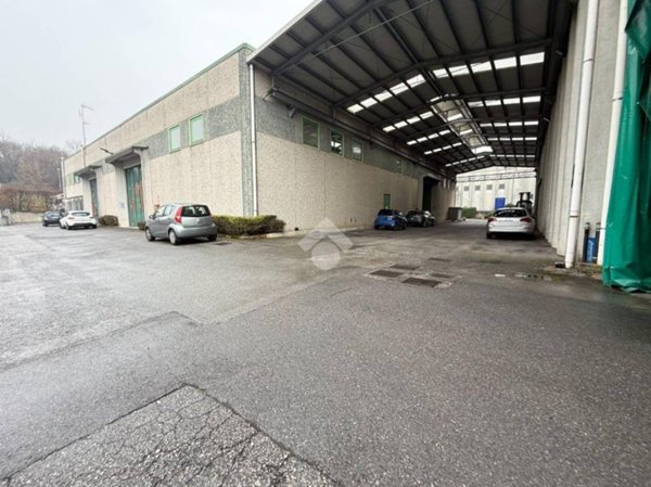 locale commerciale in vendita a Garbagnate Monastero