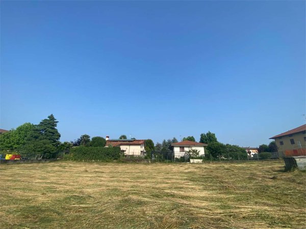 terreno edificabile in vendita a Garbagnate Monastero