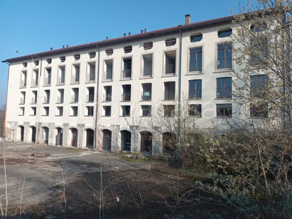 negozio in vendita a Garbagnate Monastero