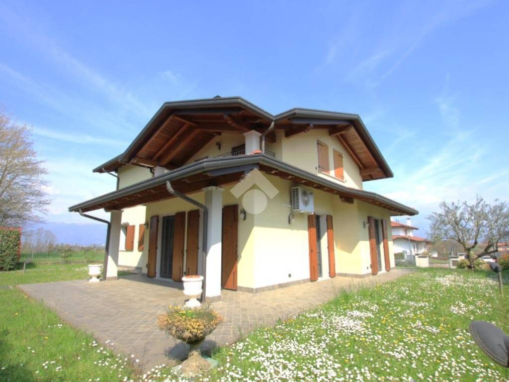 casa indipendente in vendita a Garbagnate Monastero