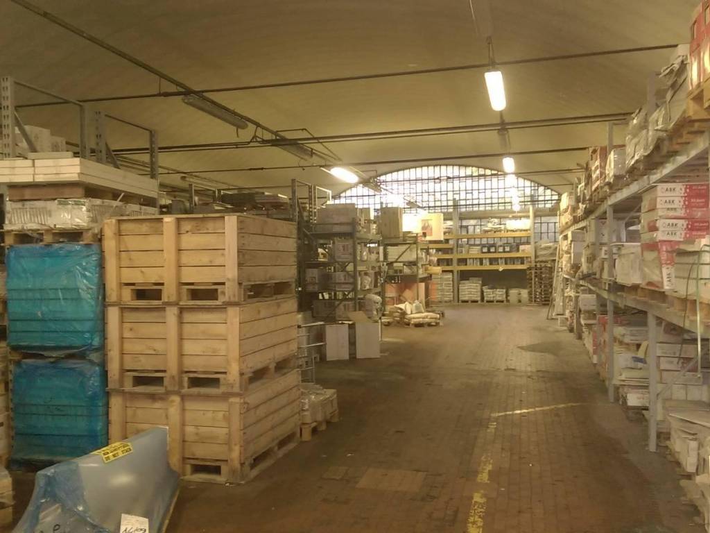 locale di sgombero in vendita a Garbagnate Monastero