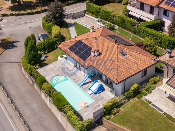 casa indipendente in vendita a Garbagnate Monastero