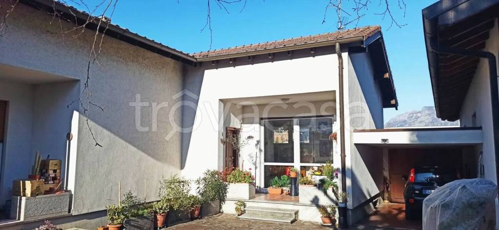 casa indipendente in vendita a Garlate