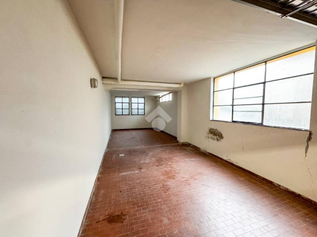 locale commerciale in vendita a Garlate
