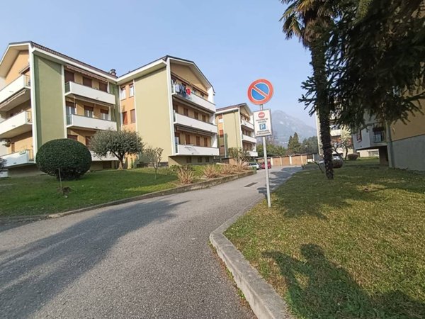 locale commerciale in vendita a Garlate