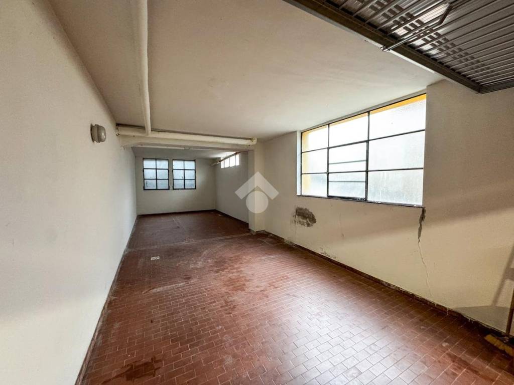locale commerciale in vendita a Garlate
