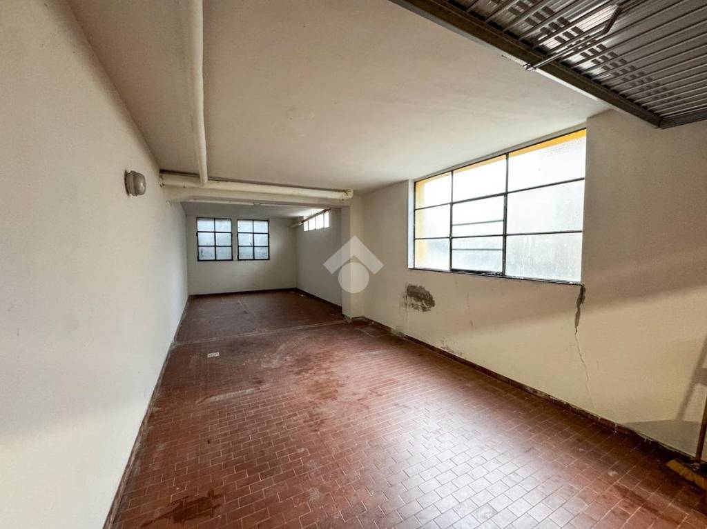 locale commerciale in vendita a Garlate